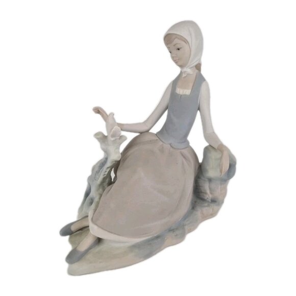 Lladro Shepherdess with Dove – Matte Finish Retired Porcelain Figurine PM-611 - Picture 1 of 7